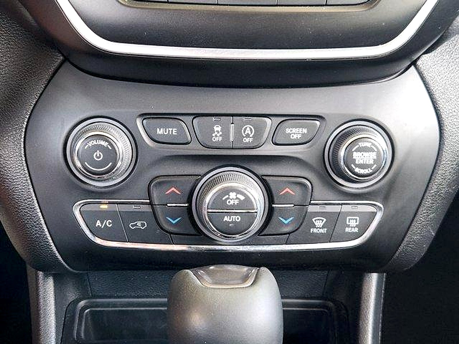 2021 Jeep Cherokee LATITUDE LUX 4DR FRONT-WHEEL DRIVE