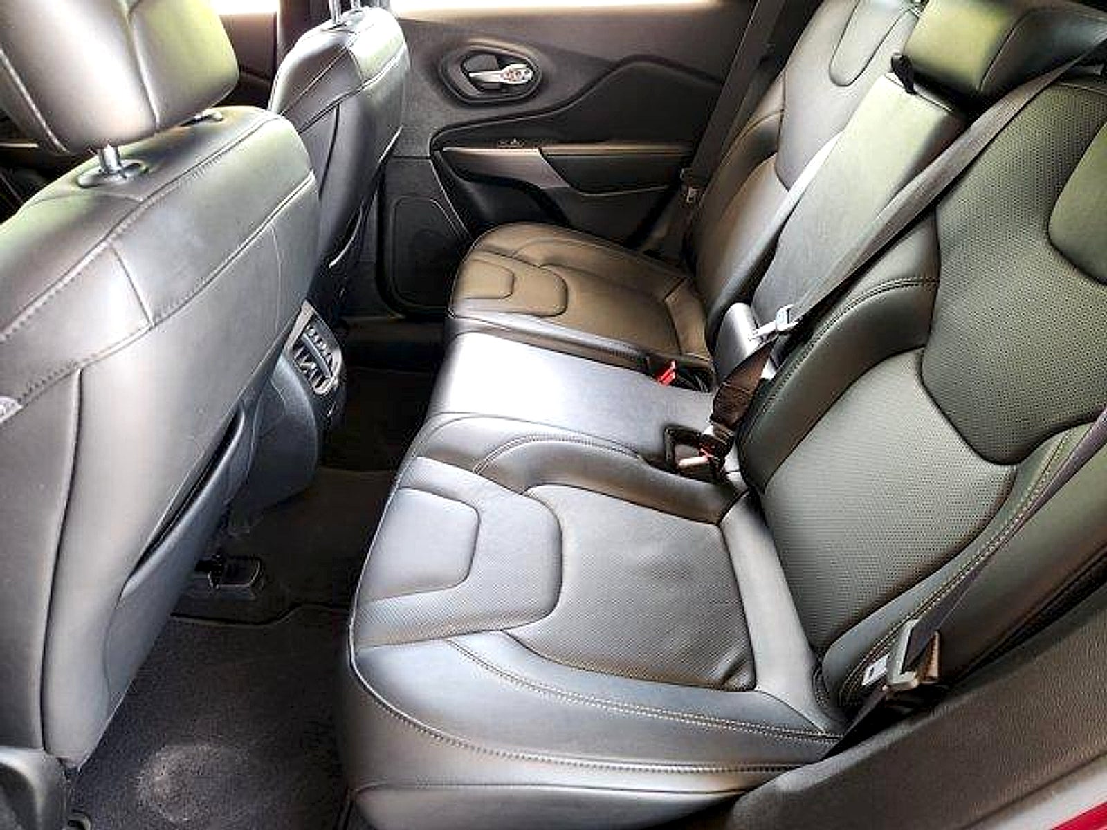2021 Jeep Cherokee LATITUDE LUX 4DR FRONT-WHEEL DRIVE