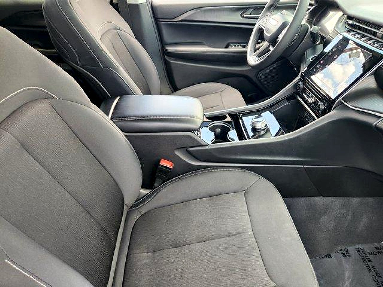 2023 Jeep Grand Cherokee Laredo 4x4
