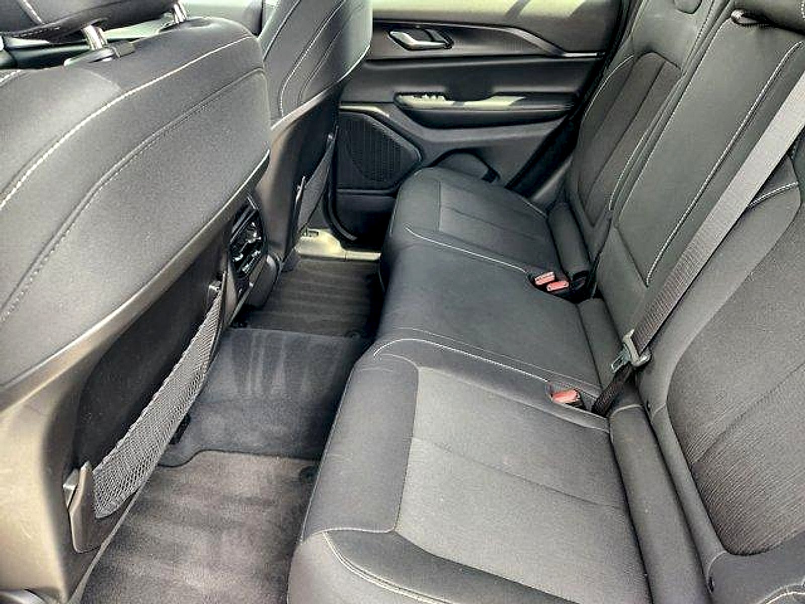 2023 Jeep Grand Cherokee Laredo 4x4