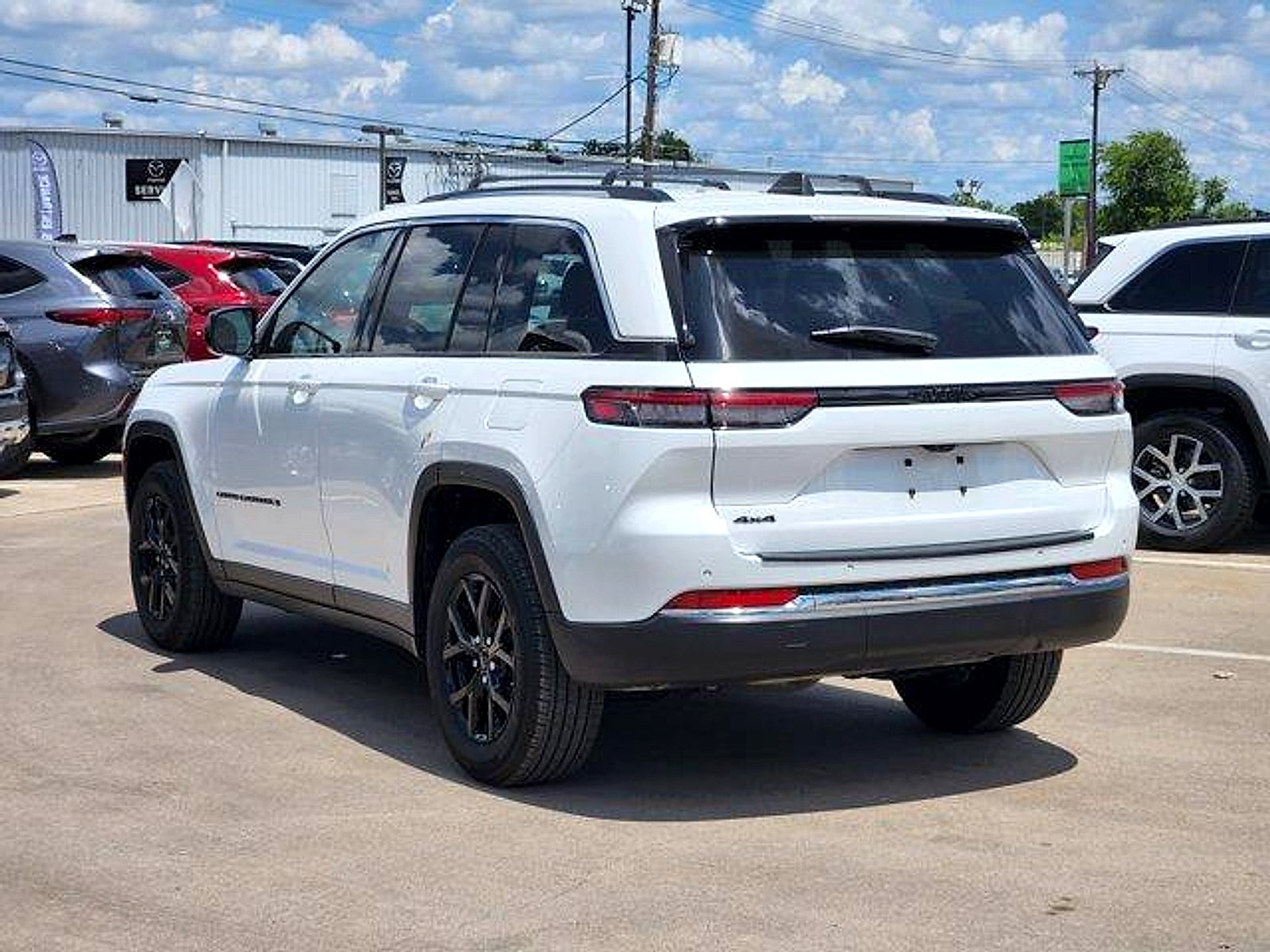 2023 Jeep Grand Cherokee Laredo 4x4