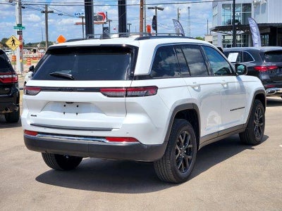 2023 Jeep Grand Cherokee Laredo 4x4