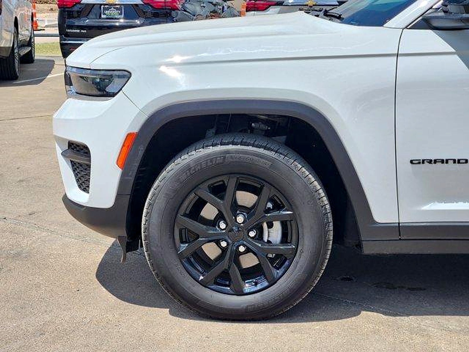 2023 Jeep Grand Cherokee Laredo 4x4