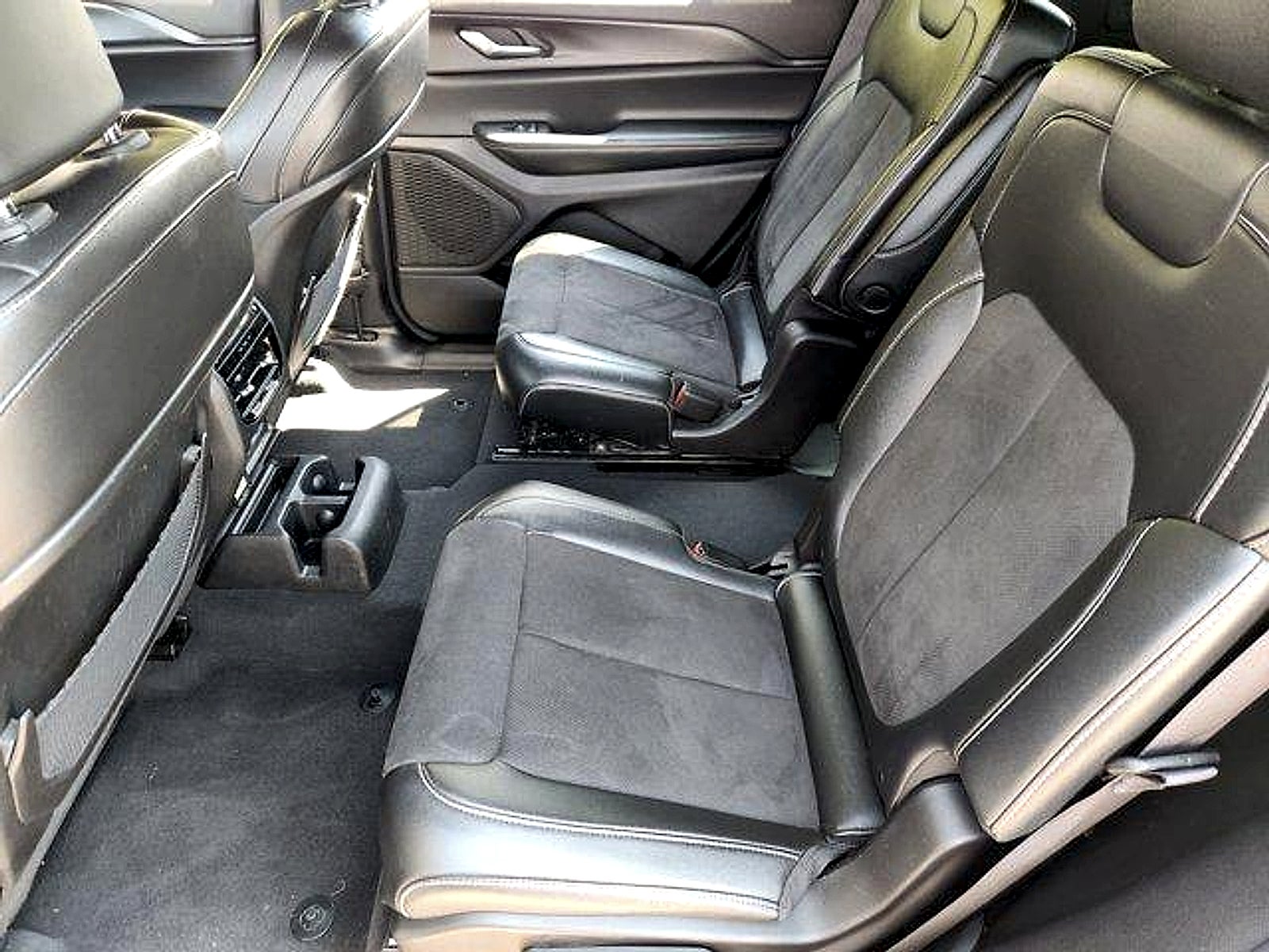 2024 Jeep Grand Cherokee L Altitude X 4x2