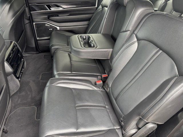 2024 Jeep Wagoneer Base