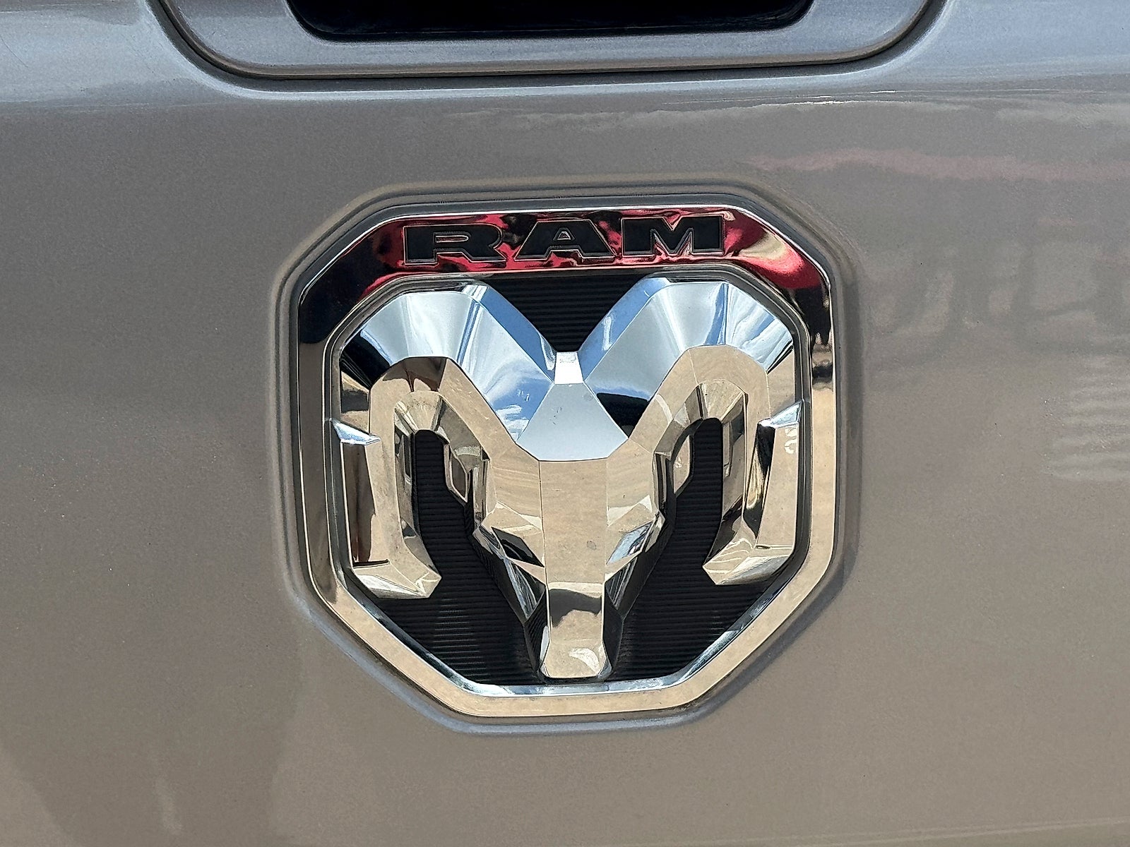 2022 RAM 1500 Laramie Crew Cab 4x4 5'7" Box