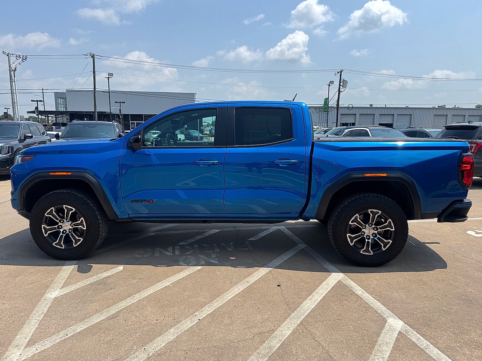 2023 GMC Canyon 4WD Crew Cab Short Box AT4