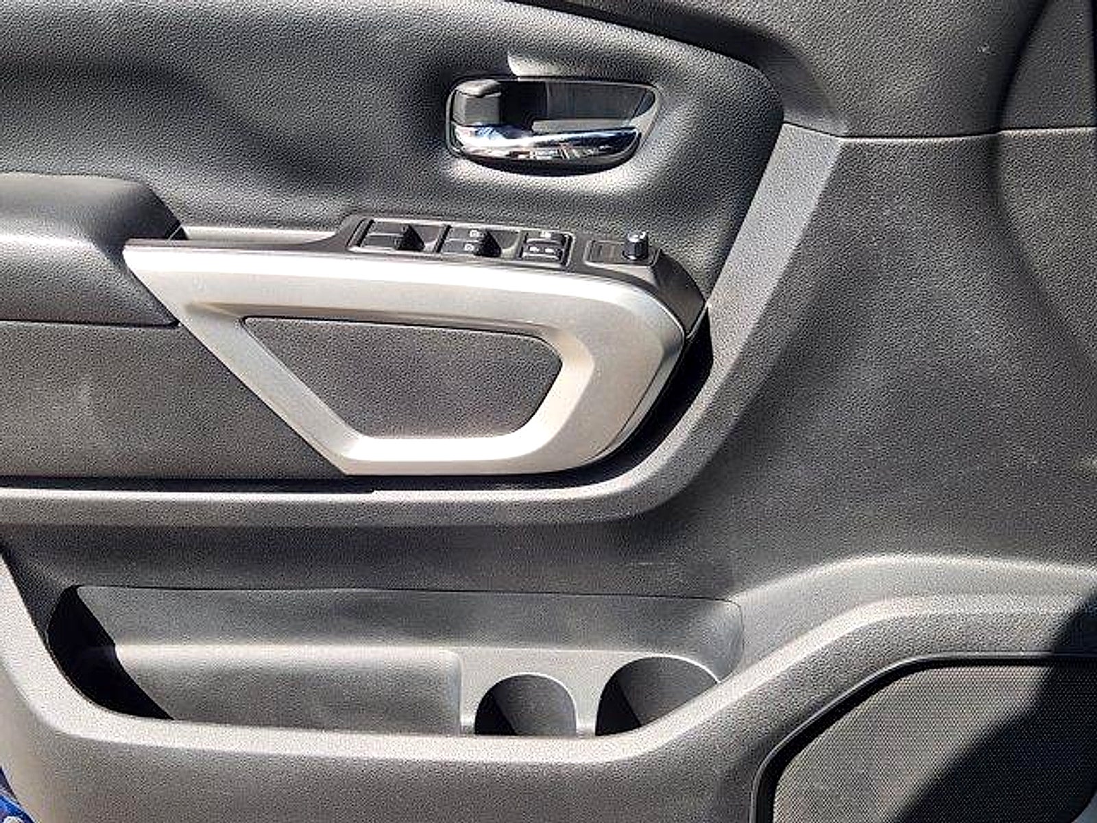 2019 Nissan TITAN SV