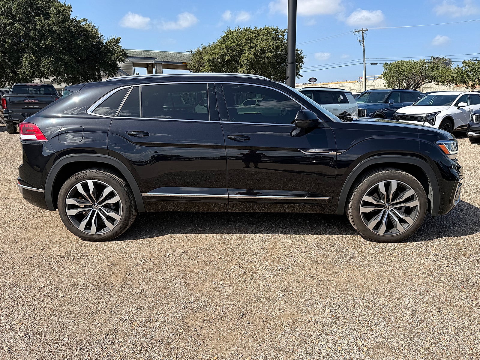 2022 Volkswagen Atlas Cross Sport 3.6L V6 SEL Premium R-Line