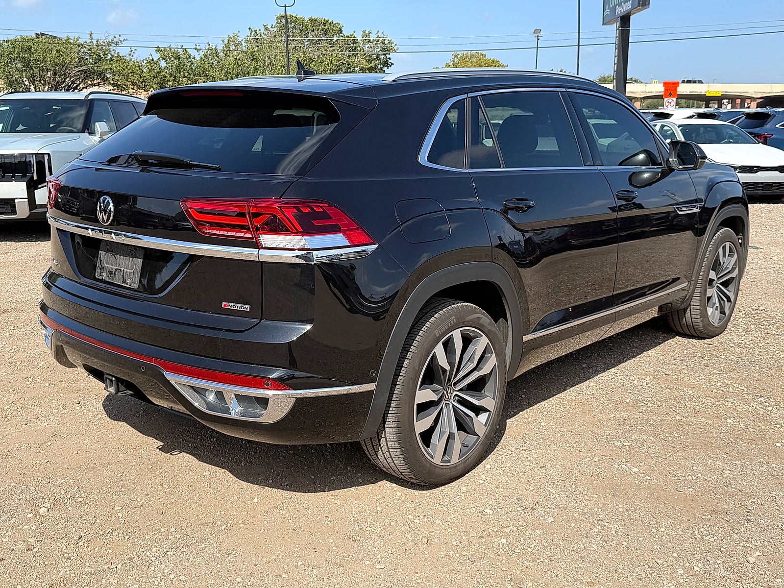 2022 Volkswagen Atlas Cross Sport 3.6L V6 SEL Premium R-Line