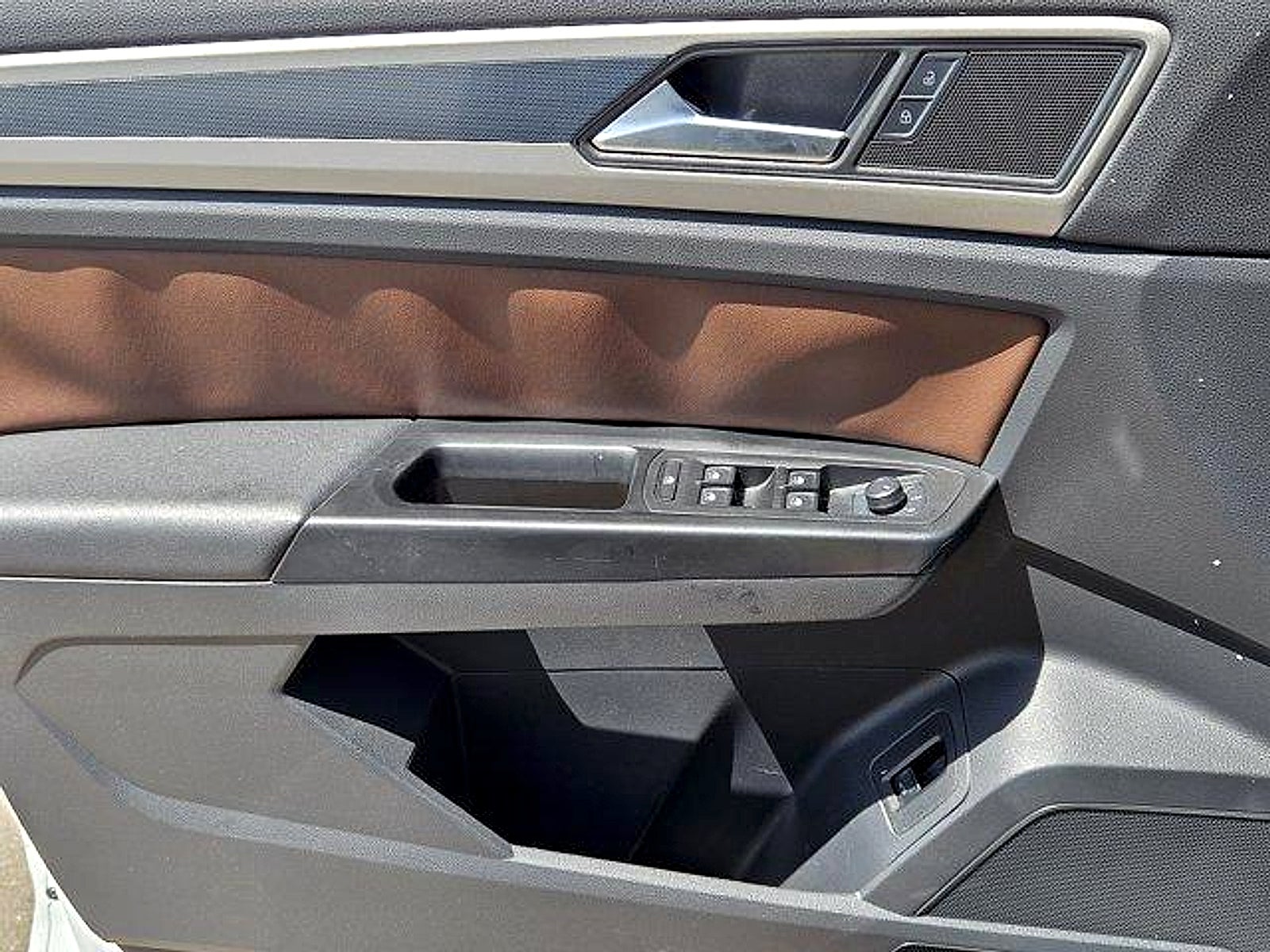 2021 Volkswagen Atlas 3.6L V6 SE w/Technology R-Line