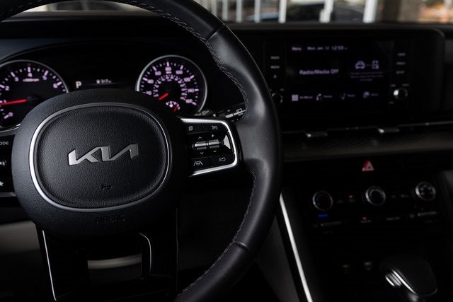 2024 Kia Carnival LX